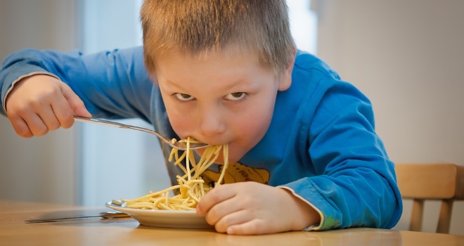 為什麼孩子會複製父母的飲食習慣？