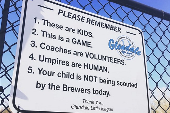 【冷靜啲！】兒童棒球聯賽給怪獸家長的幽默告示