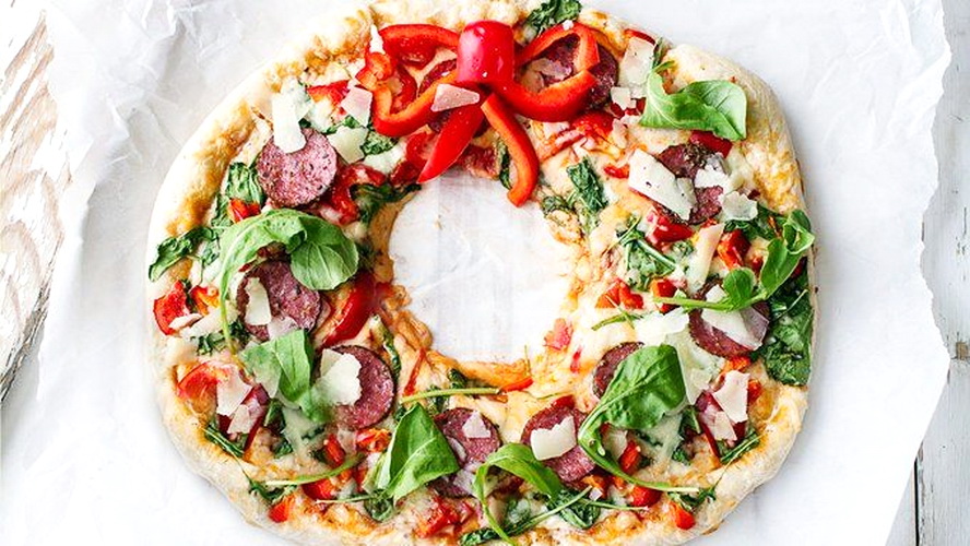 christmas-wreath-pizza-recipe-quick-inspirational-holiday-party-dinner-ideas